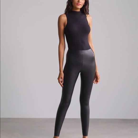 Commando Faux Leather Leggings in Black - Picture 9 of 9